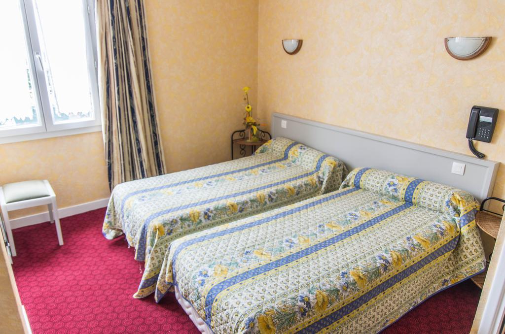 דול-דה-ברטאן Hotel De La Gare מראה חיצוני תמונה