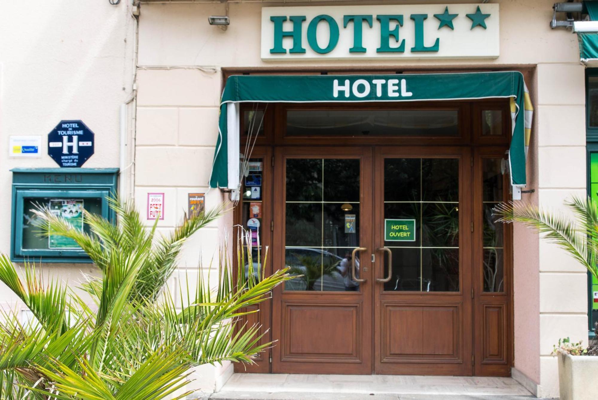 דול-דה-ברטאן Hotel De La Gare מראה חיצוני תמונה