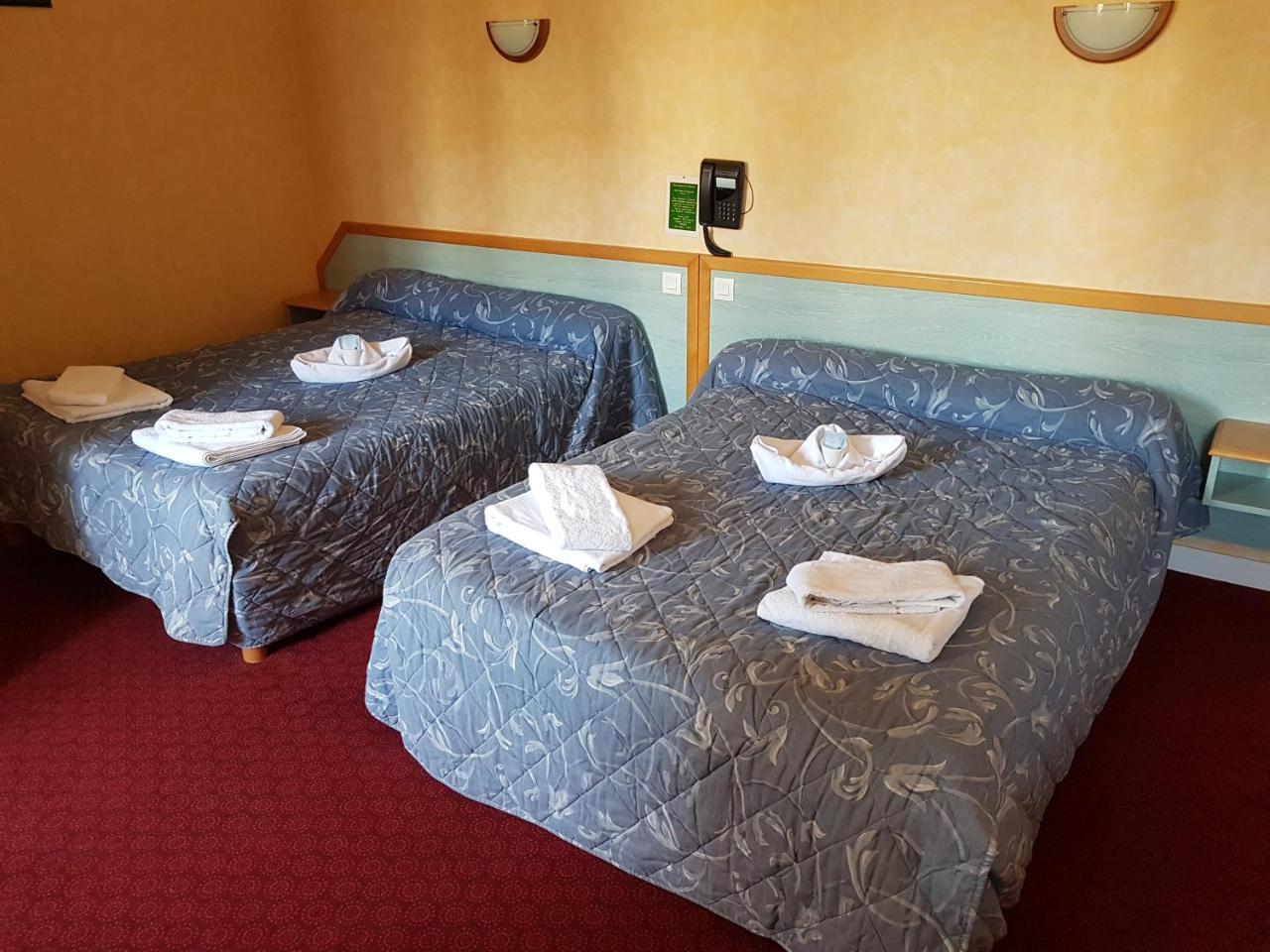 דול-דה-ברטאן Hotel De La Gare מראה חיצוני תמונה