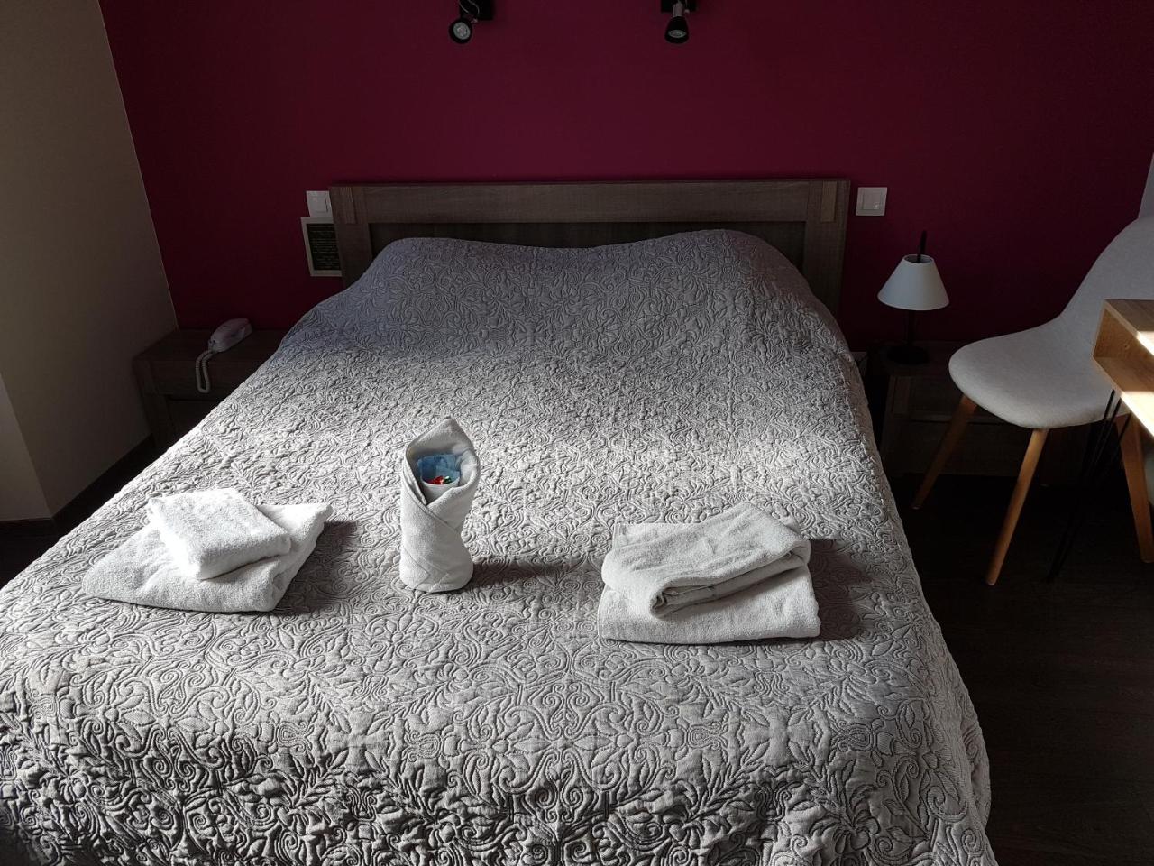 דול-דה-ברטאן Hotel De La Gare מראה חיצוני תמונה