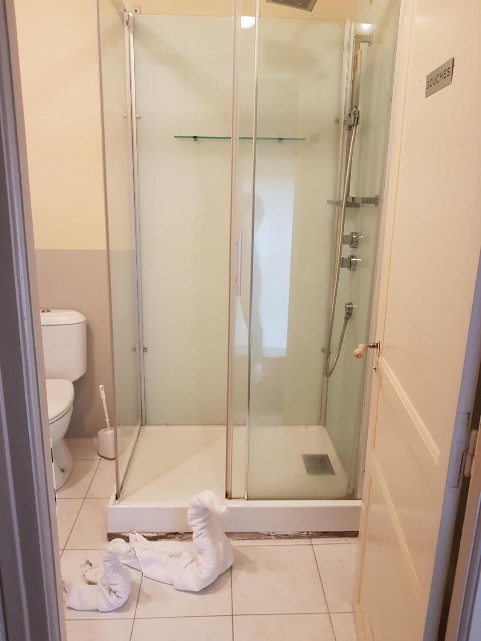 דול-דה-ברטאן Hotel De La Gare מראה חיצוני תמונה