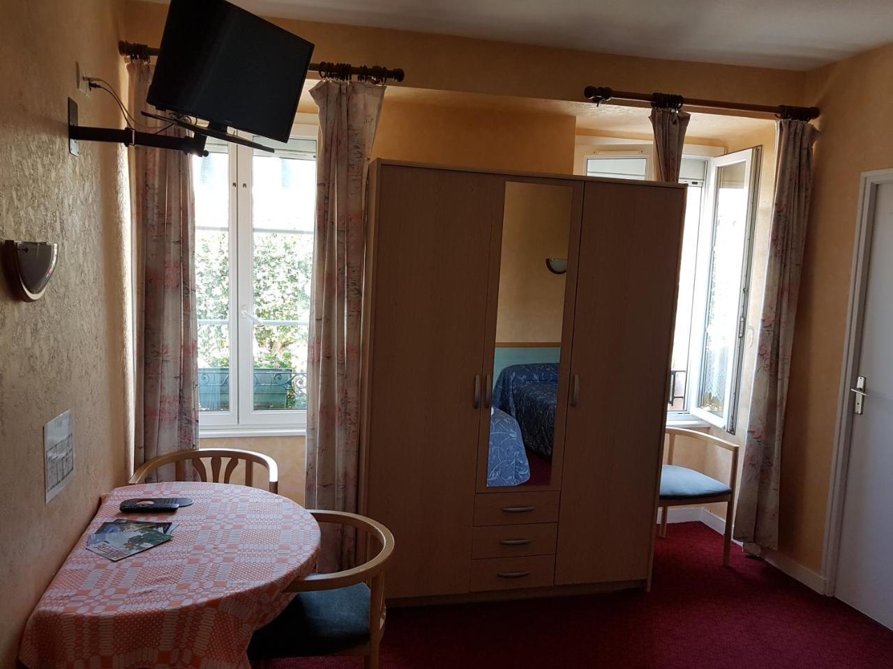 דול-דה-ברטאן Hotel De La Gare מראה חיצוני תמונה