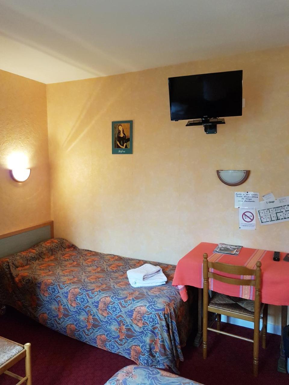 דול-דה-ברטאן Hotel De La Gare חדר תמונה